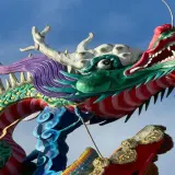 Dragón colorido celebra el año nuevo chino en Valencia.