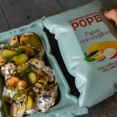 Ensalada de patatas con mejillones y pepinillos, ideal para saber dove mangiare a Valencia non turistico.