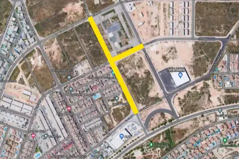 Mapa aéreo de Gran Alacant con rutas resaltadas. Se aprecian calles, edificios residenciales y comercios como Gabe Market y ALDI, indicando la zona del mercadillo.