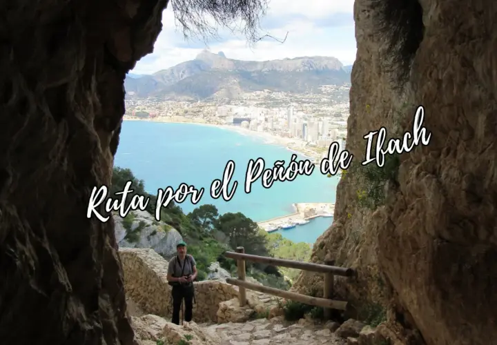 Hombre en la ruta calpe, con vistas al mar y al Peñón de Ifach.