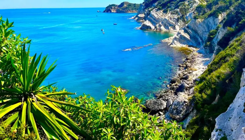 Cala Blanca Xàbia - ¿La playa perfecta para ti?