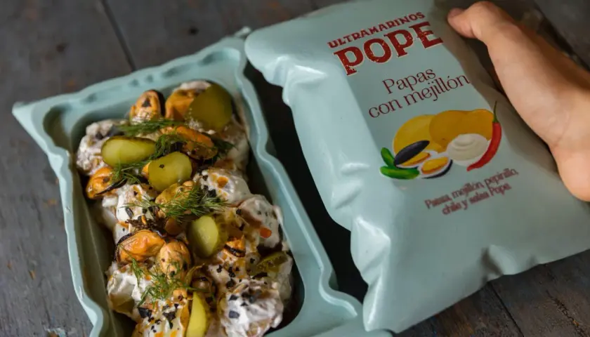 Ensalada de patatas con mejillones y pepinillos, ideal para saber dove mangiare a Valencia non turistico.