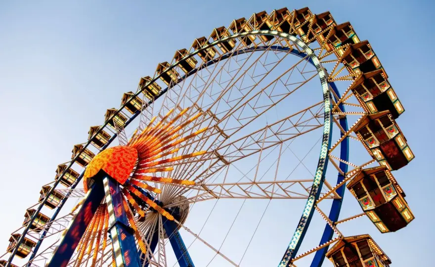 Ferias de atracciones en València: ¿Cuál elegir y cómo ahorrar?
