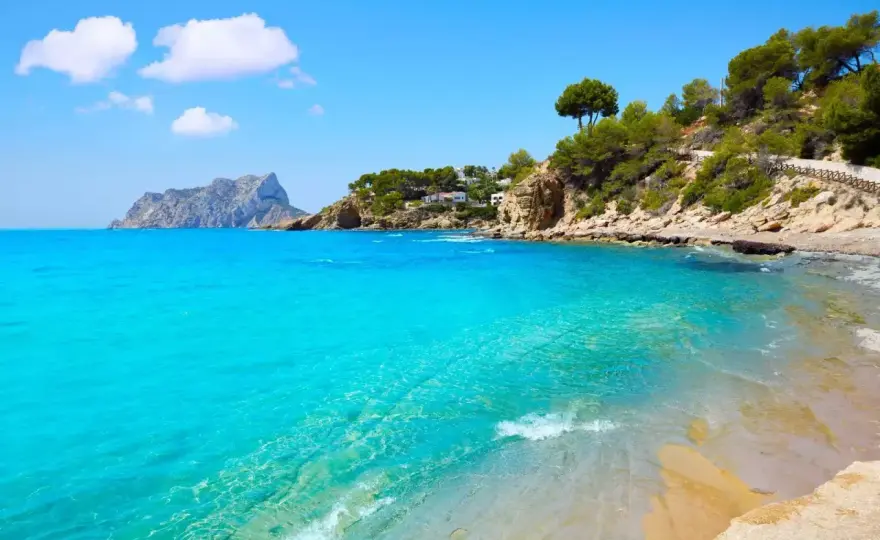 Cala Pinets: Guía práctica para disfrutar de esta joya natural
