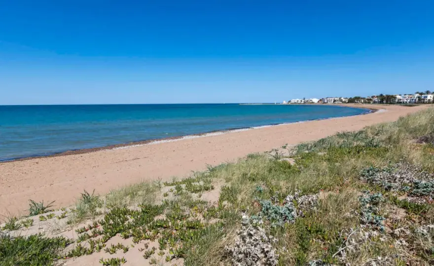 Playa Els Molins Dénia - Tu guía completa para disfrutarla