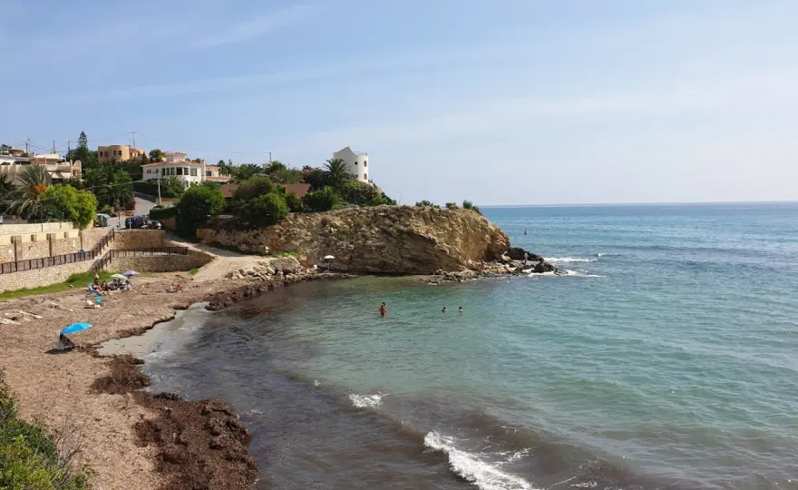 Coveta Fumà (El Campello) - Guía completa de la cala