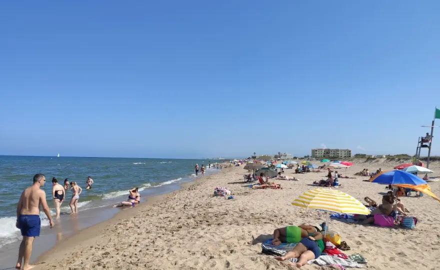 Playa La Garrofera - Tu guía completa para disfrutarla