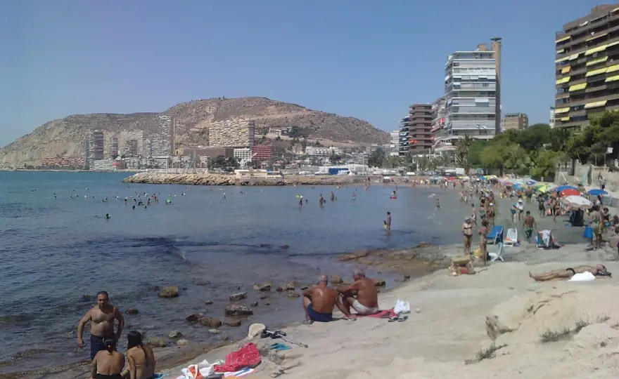 Playa de la Almadraba - ¿Tu rincón tranquilo en Alicante?