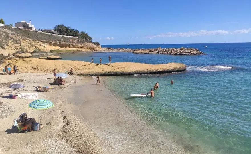 Playa Almadrava El Campello - Más que arena: tu guía completa