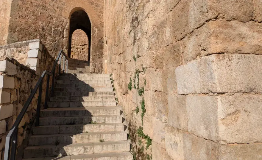 Castillo de Requena: historia, visita y cómo integrarlo en tu ruta