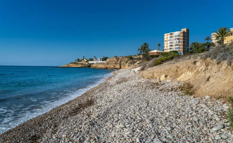 Cala del Amerador - Tu guía para un paraíso tranquilo en El Campello