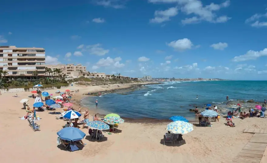 Cala Cabo Cervera - ¿Tu playa ideal en Torrevieja?