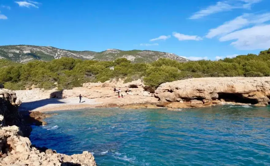 Cala Mundina: ¿Tu oasis natural en Alcossebre? Guía completa