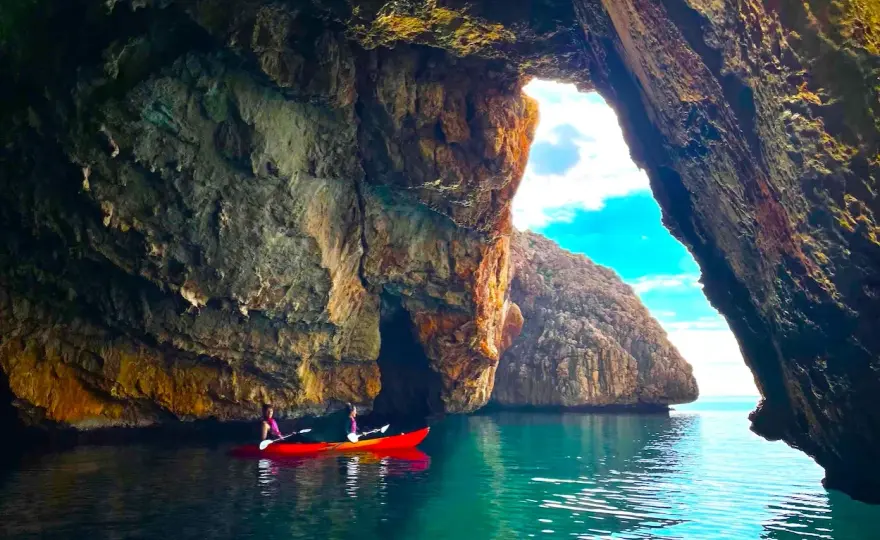 Cala del Llop Marí - Snorkel, cuevas y cómo disfrutarla