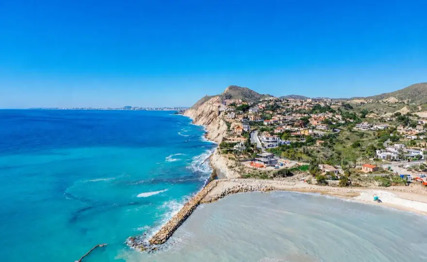 Cala Baeza El Campello - ¿Merece la pena visitarla? Guía completa