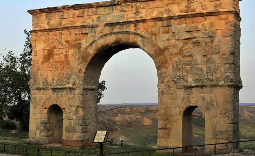 Arcos romanos en España y cómo interpretar su historia