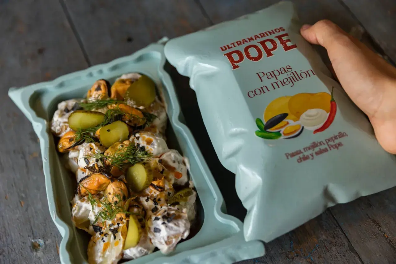 Ensalada de patatas con mejillones y pepinillos, ideal para saber dove mangiare a Valencia non turistico.